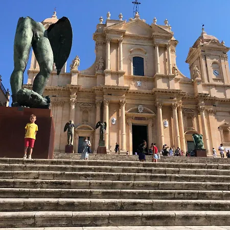 Tannur Del Carmine * Noto